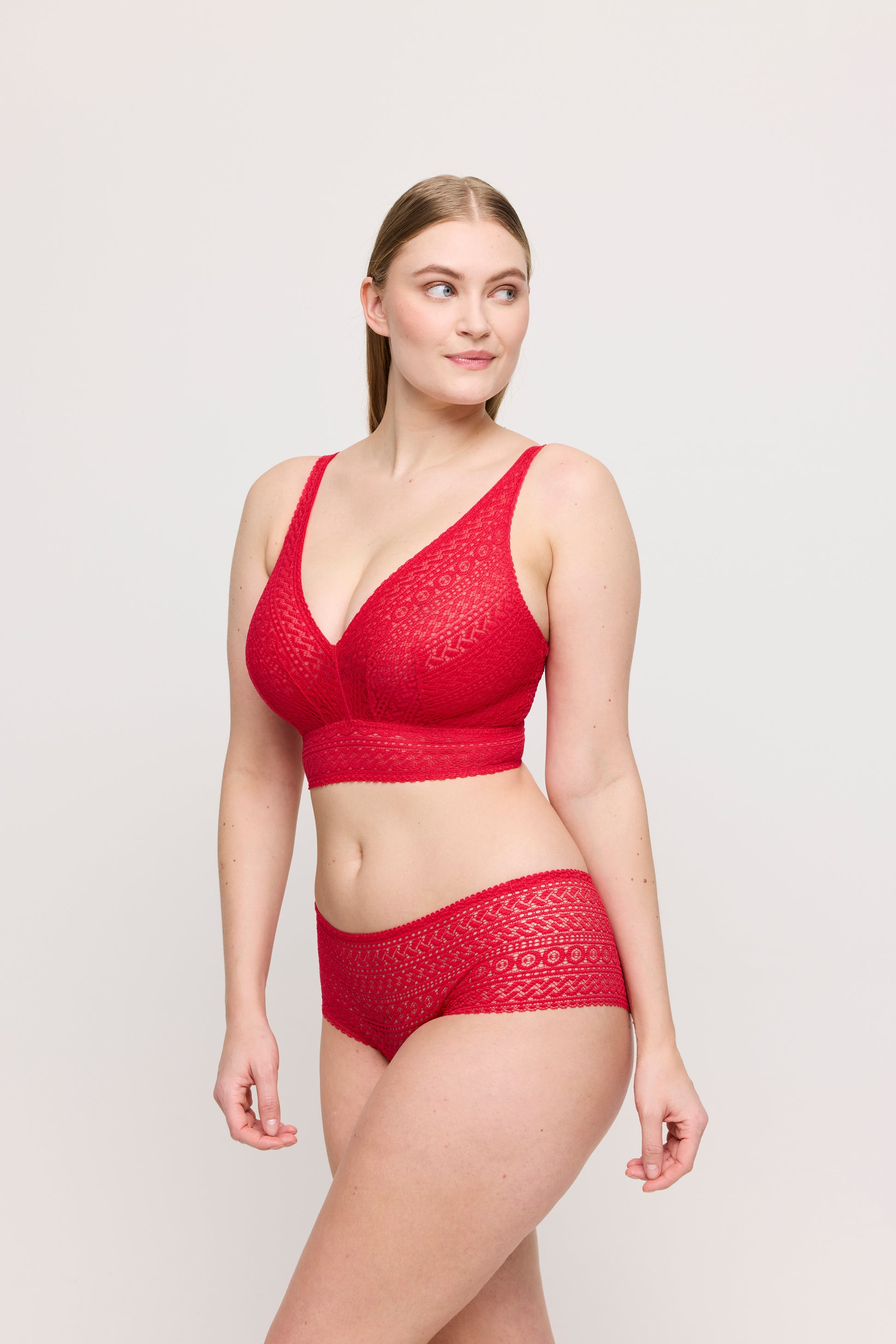 MONTARA Luxus String (True Red) 38