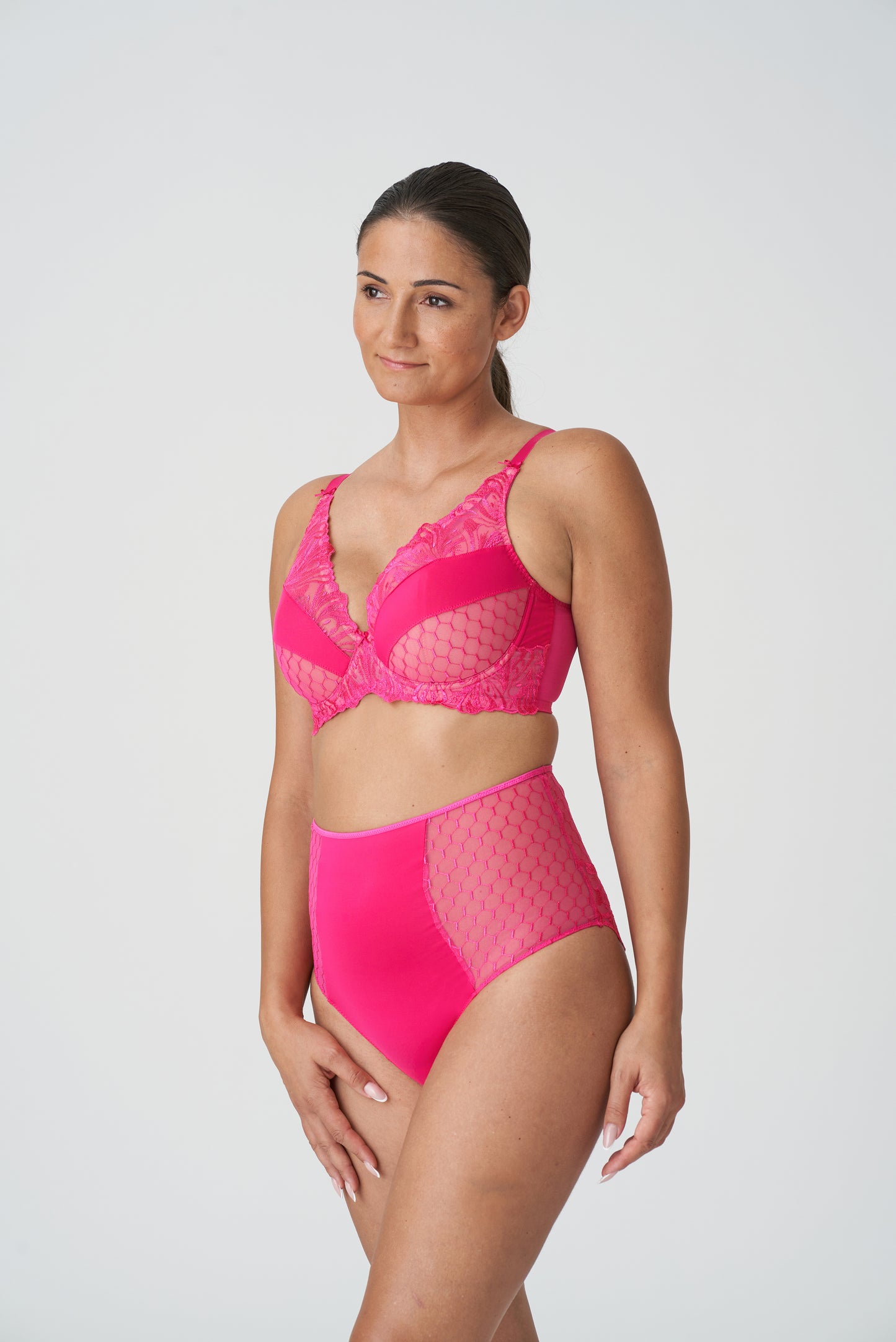 DISAH Tiefdekollierter BH halbunterlegt (Electric Pink)
