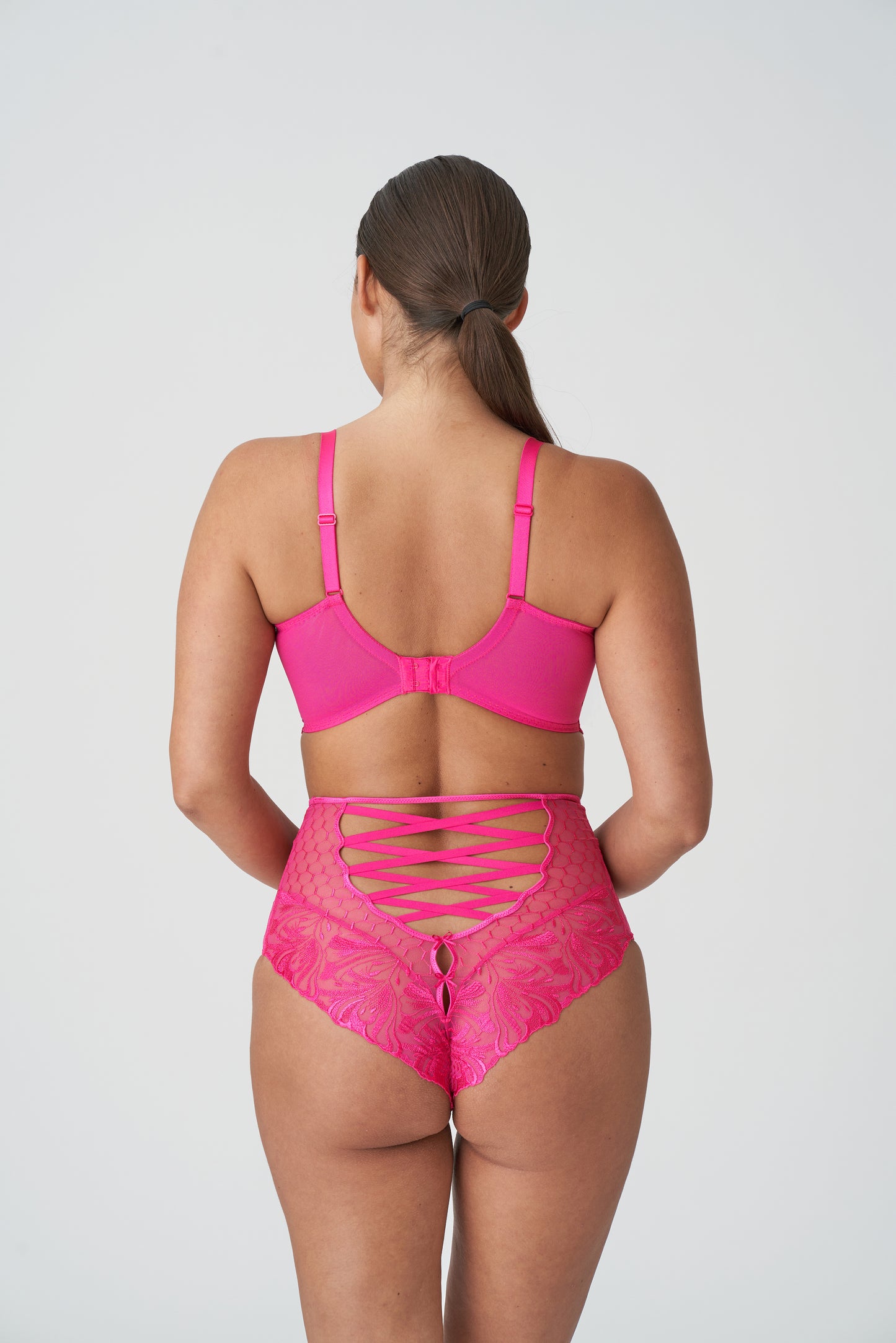 DISAH Tiefdekollierter BH halbunterlegt (Electric Pink)