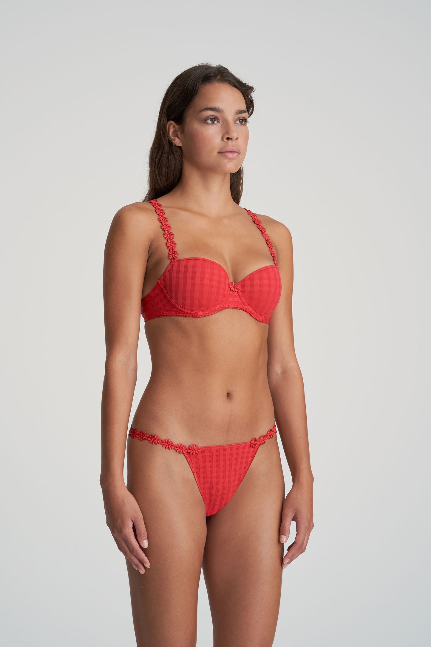 AVERO String (Scarlet)