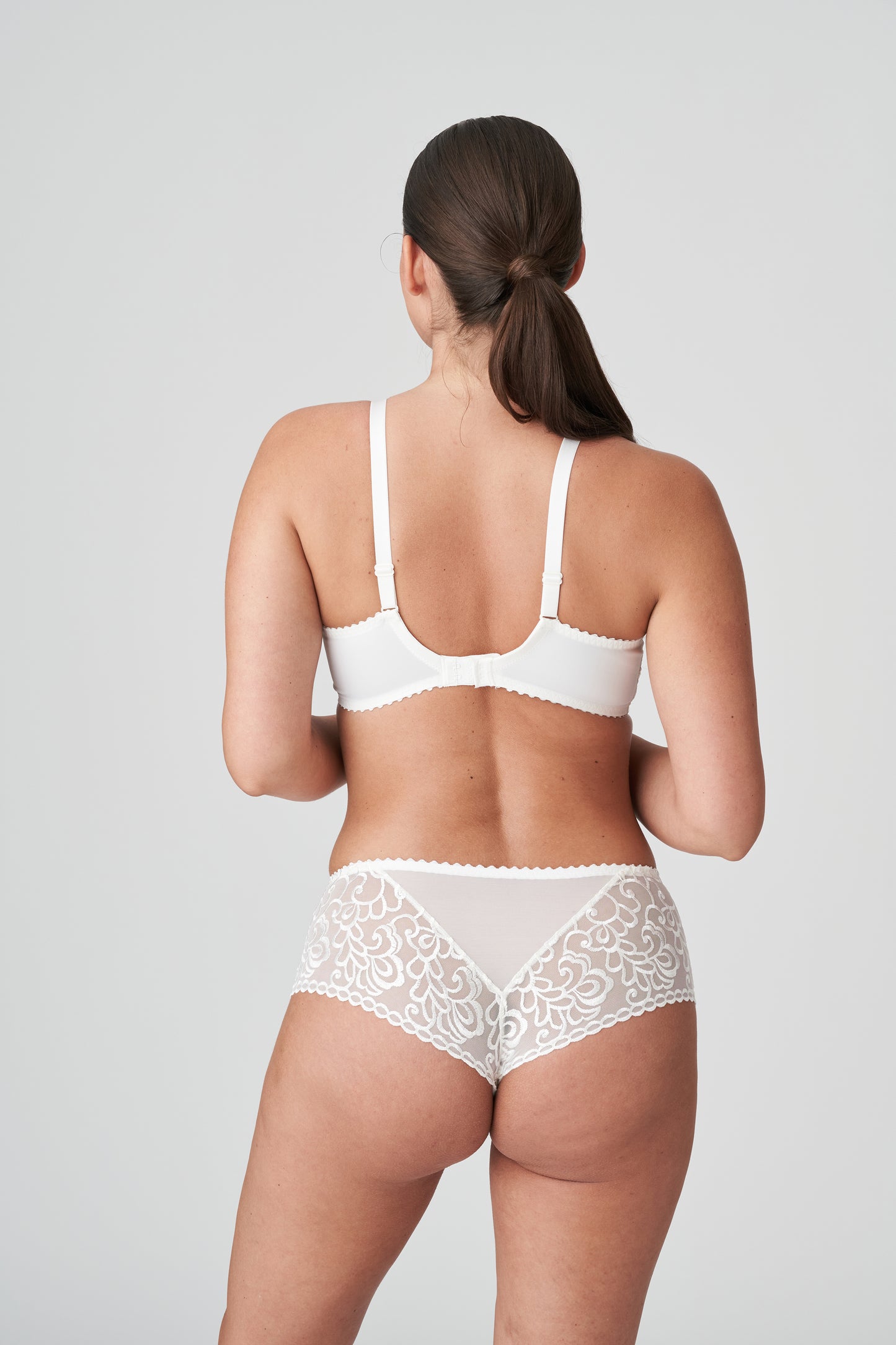 ZAHRAN Luxus String (Natur)