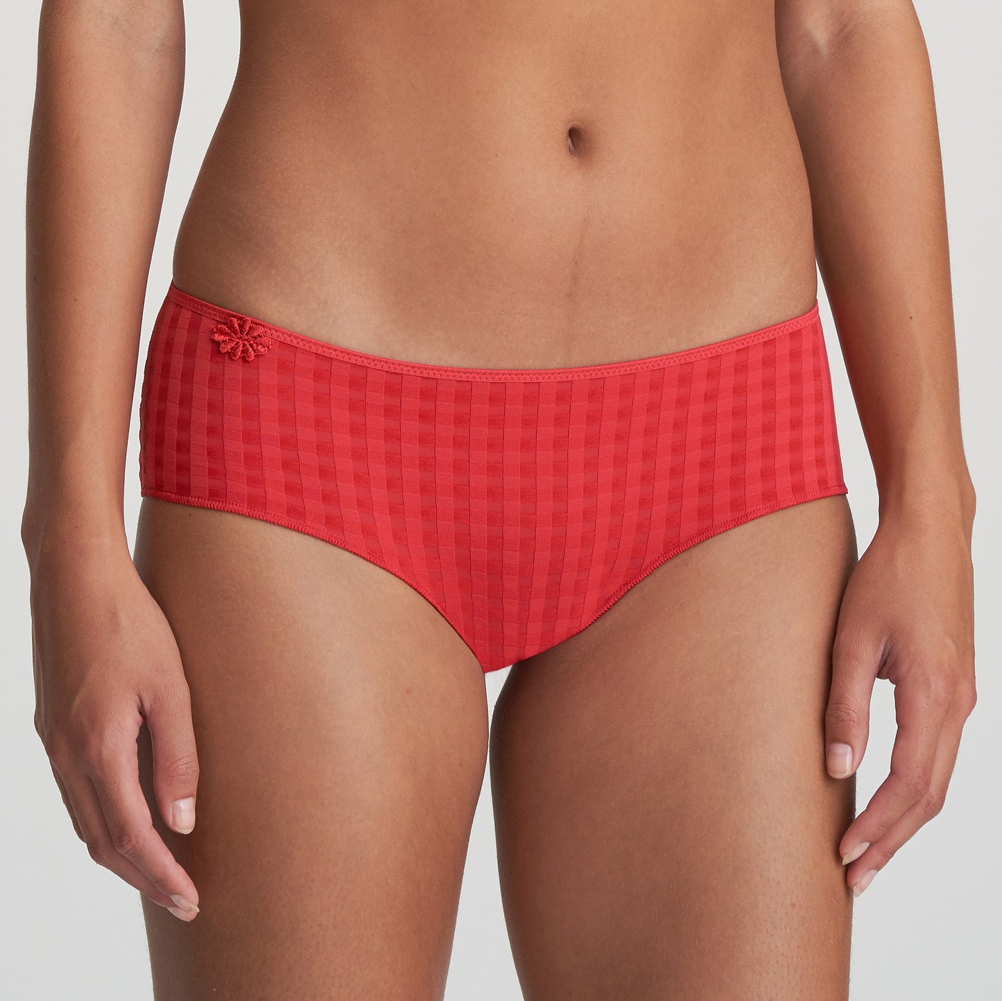 AVERO Short (Scarlet) Rotton