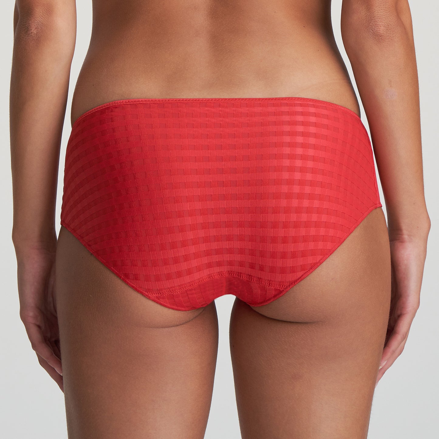 AVERO Short (Scarlet) Rotton