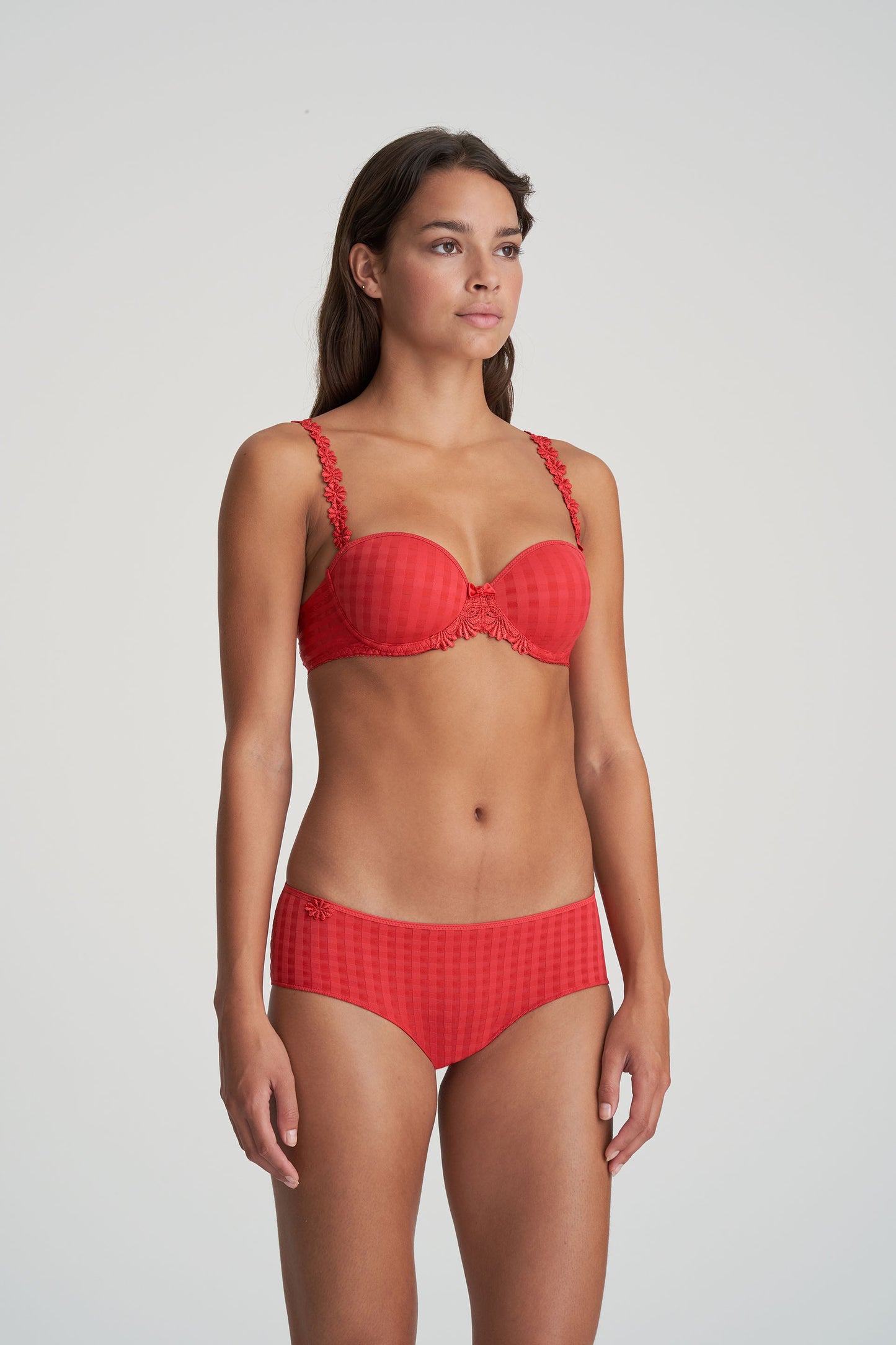 AVERO Short (Scarlet) Rotton