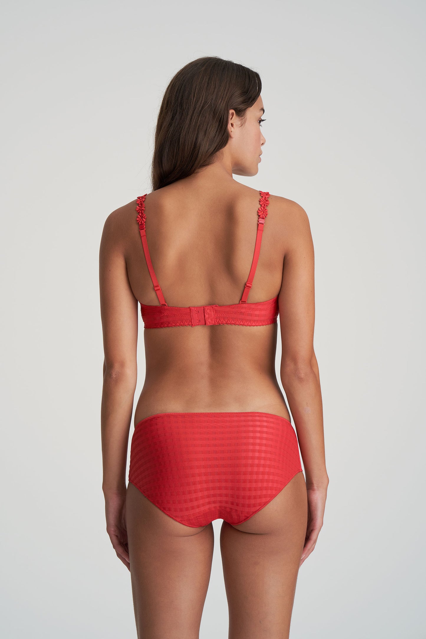 AVERO Short (Scarlet) Rotton